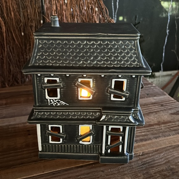 Pottery Barn Ceramic Haunted Medium House BNIB - Picture 3 of 8